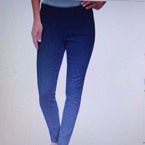 Women’s Pull on business skinny pants